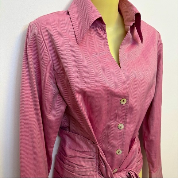 Farina’s Taghavi Cropped Chevron Pink Button Down Shirt with Waist Tie - Picture 4 of 9